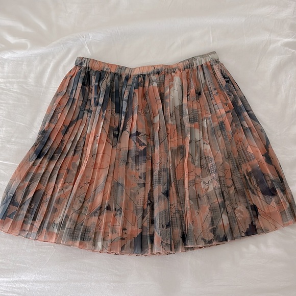 Pleated skirt - Picture 3 of 3